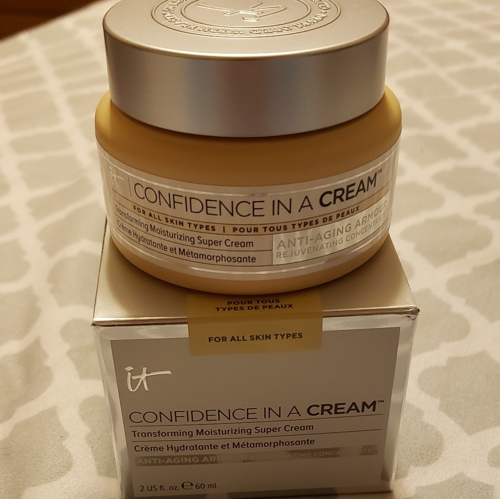 It cosmetics confidence in a cream